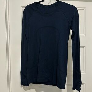 Lululemon license to train navy shirt